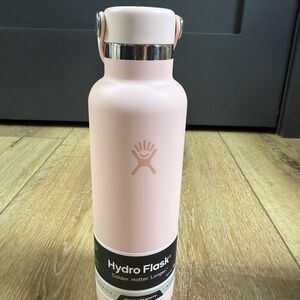 Hydro Flask 21 OZ Standsrd Mouth Tonal Trillium Pink Water Bottle NEW!!